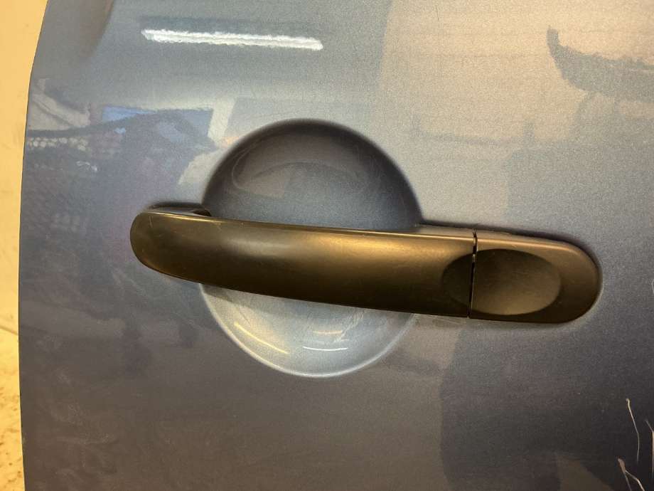 Dørhåndtak utv venstre til VW Caddy, 2015-2020 (Type III, Fase 3)  (VOLKSWAGEN|7E0 843 703 B)