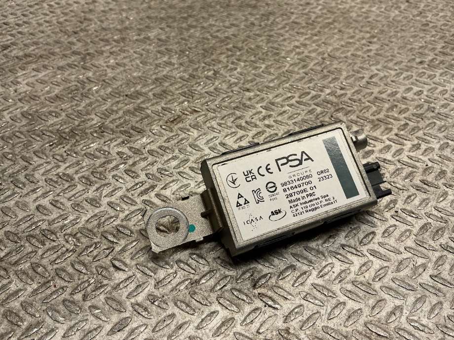 Antenne forsterker til Peugeot 208 2019-->> (Type II) (PEUGEOT|9833140080|)