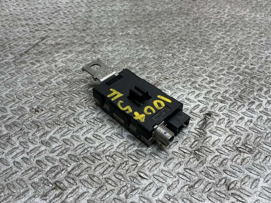 Antenne forsterker til Peugeot 208 2019-->> (Type II) (PEUGEOT|9833140080|)