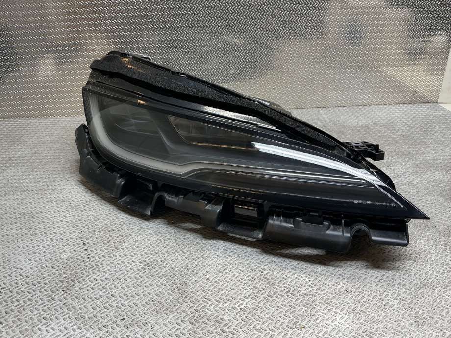Frontlykt høyre halogen til Tesla Model 3, 2018-2023 (Fase 1)  (TESLA|1760889-00-H)