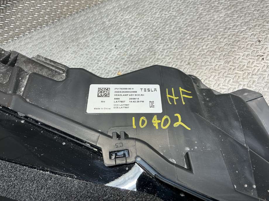 Frontlykt høyre halogen til Tesla Model 3 2018-2023 (Fase 1)  (TESLA|1760889-00-H|)
