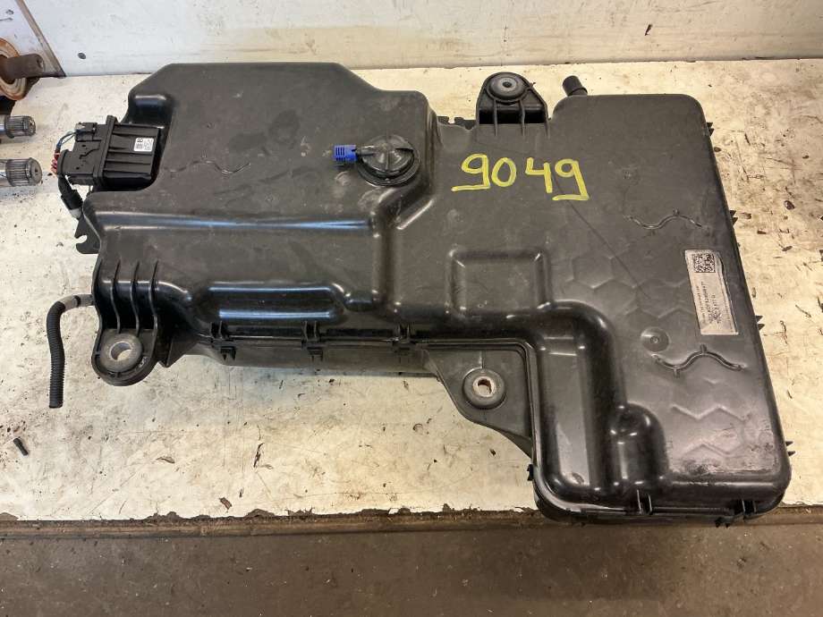 AdBlue tank til VW Transporter / Caravelle, 2015-2019 (T6) (T6) (VOLKSWAGEN|7E0131877H)