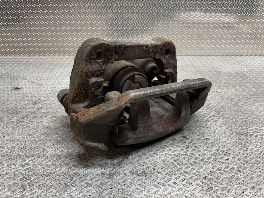 Bremsecaliper venstre foran til Volvo V60/V60 CC, 2013-2018 (Type I, Fase 2)  (VOLVO|36000375)