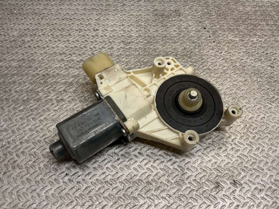 Ruteheis venstre til Ford Mondeo 2011-2014 (Type IV, Fase 2) (FORD|6M2114553BA|1376853|)