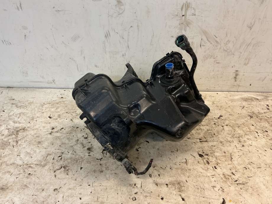 AdBlue tank til VW Caddy, 2015-2020 (Type III, Fase 3)  (VOLKSWAGEN|2K5 131 877 B)