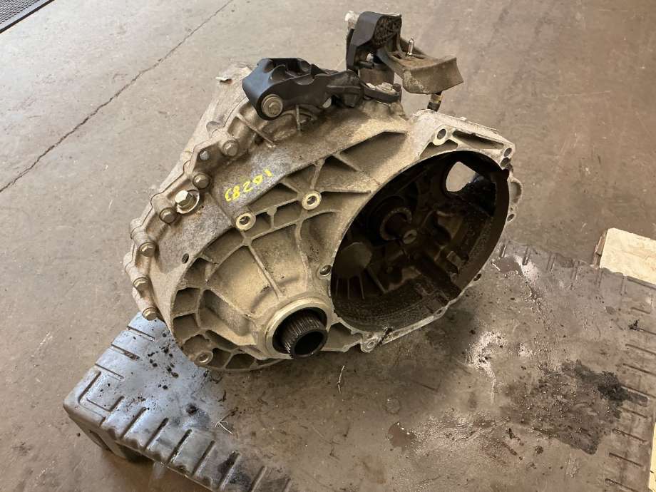 Girkasse manuell 6-trinn til VW Transporter / Caravelle 2015-2019 (T6) (T6) (VOLKSWAGEN|0A5 300 012 M|0A5 300 012 MX|)