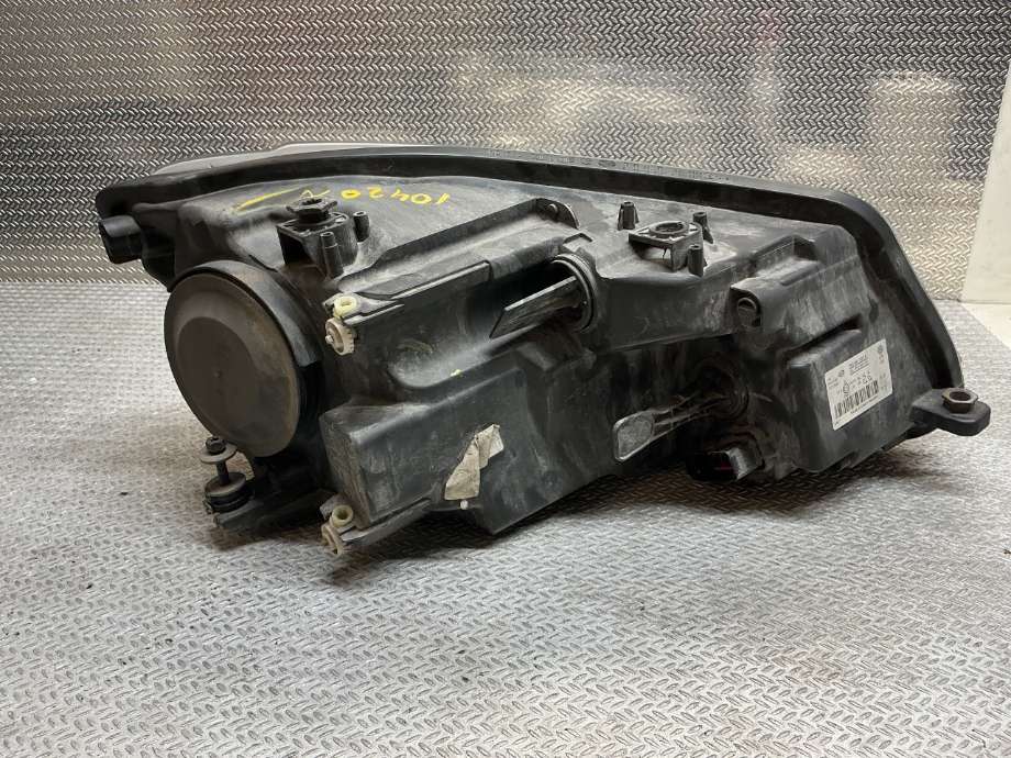 Frontlykt venstre halogen til VW Caddy 2010-2015 (Type III, Fase 2)  (VOLKSWAGEN|2K5 941 005 A|)