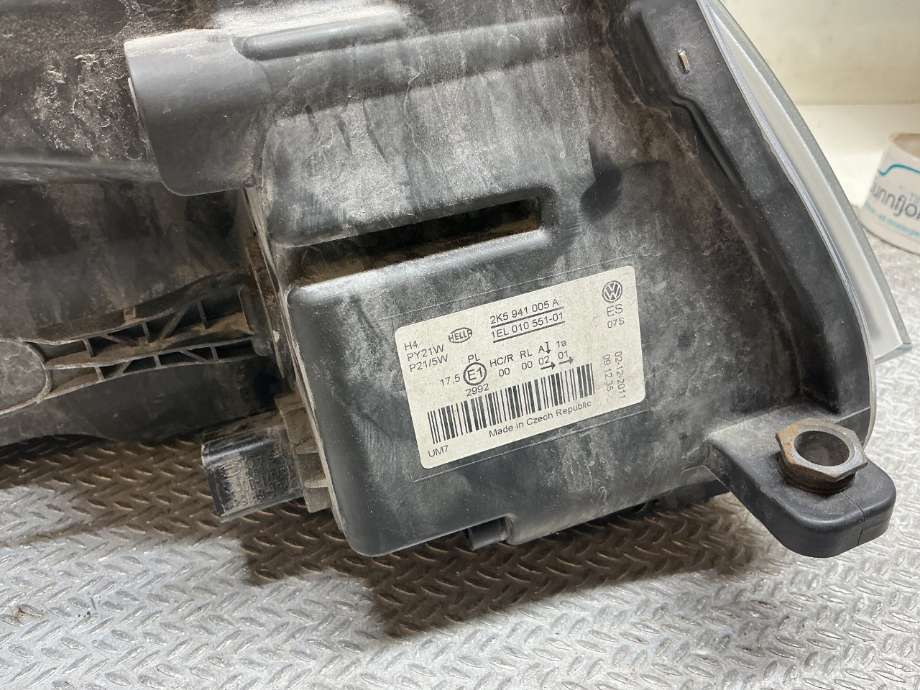 Frontlykt venstre halogen til VW Caddy 2010-2015 (Type III, Fase 2)  (VOLKSWAGEN|2K5 941 005 A|)