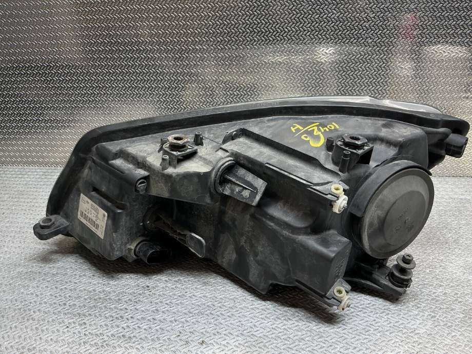 Frontlykt høyre halogen til VW Caddy 2010-2015 (Type III, Fase 2)  (VOLKSWAGEN|2K5 941 006 A|)