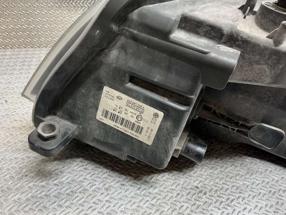 Frontlykt høyre halogen til VW Caddy 2010-2015 (Type III, Fase 2)  (VOLKSWAGEN|2K5 941 006 A|)