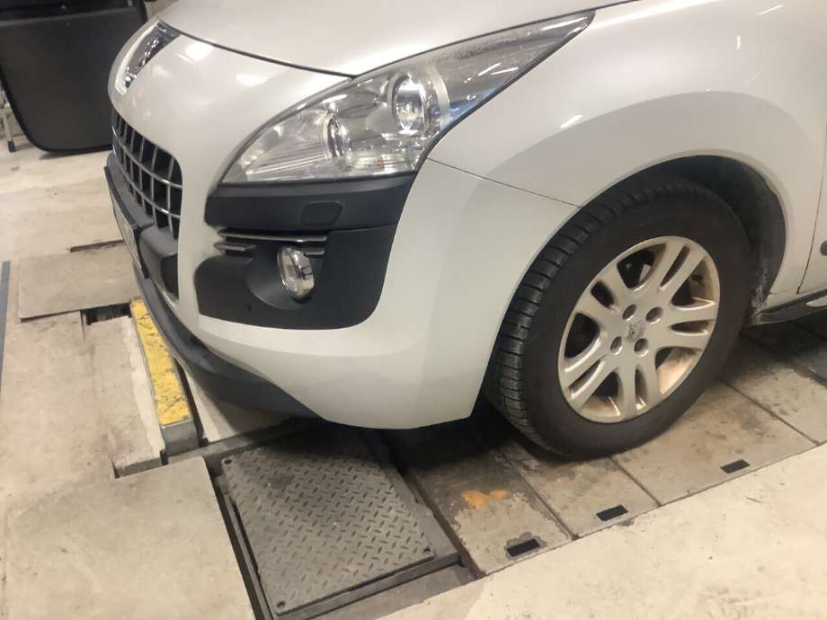 Støtfanger foran til Peugeot 3008 2009-2016 (Type I)  (PEUGEOT|7401 RZ|)
