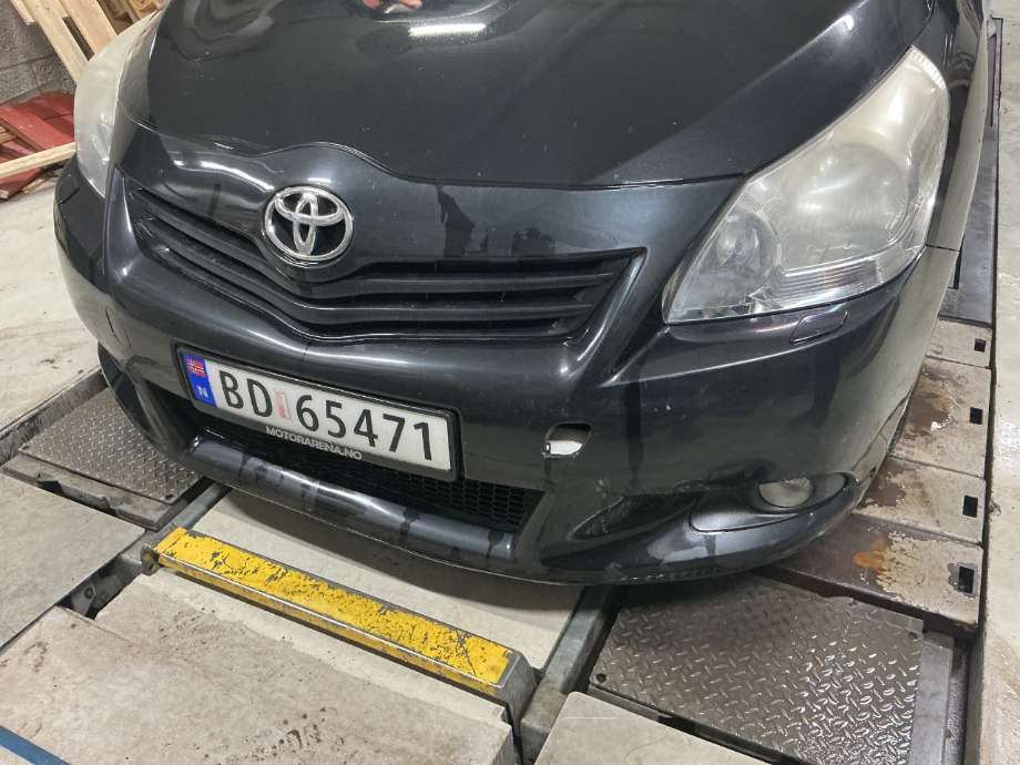 Støtfanger foran til Toyota Verso 2009-2016 (Type III)  (TOYOTA|)