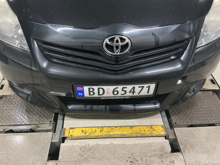 Grill til Toyota Verso, 2009-2016 (Type III)  (TOYOTA|)
