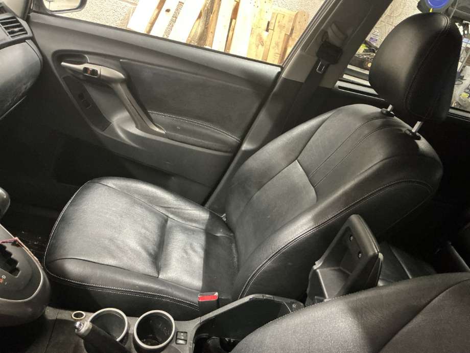 Sete foran høyre til Toyota Verso, 2009-2016 (Type III)  (TOYOTA|)