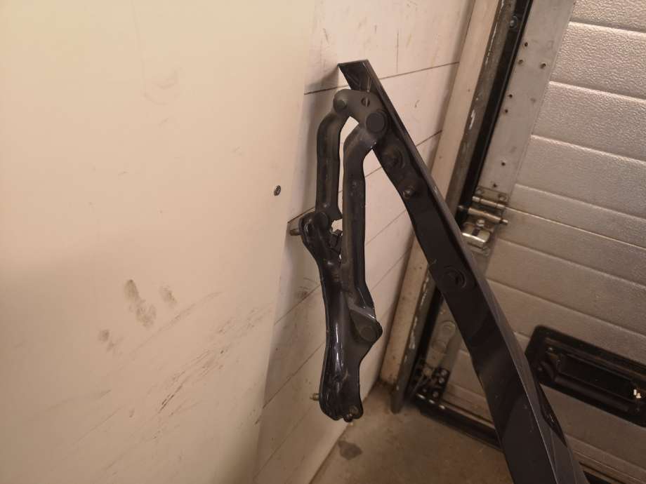 Hengsler til Tesla Model 3, 2018-2023 (Fase 1)  (TESLA|1551481-00-B)