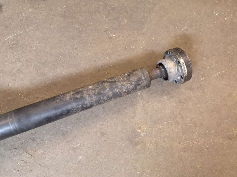 Mellomaksel til Audi A4 2007-2014 (Type IV) (B8) (B8) (AUDI|8K0 521 101 B|)