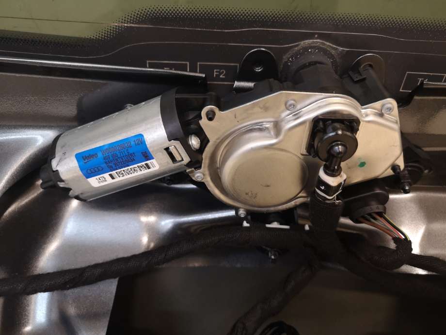 Viskermotor bakrute til Audi A6 2014-2018 (Type IV, Fase 2) (C7) (C7) (AUDI|4G9 955 711 C|)