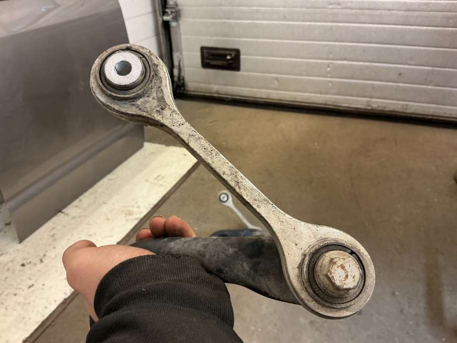 Stabilisatorstag foran til Audi A6 2014-2018 (Type IV, Fase 2) (C7) (C7) (AUDI|4G0 411 309 E|)
