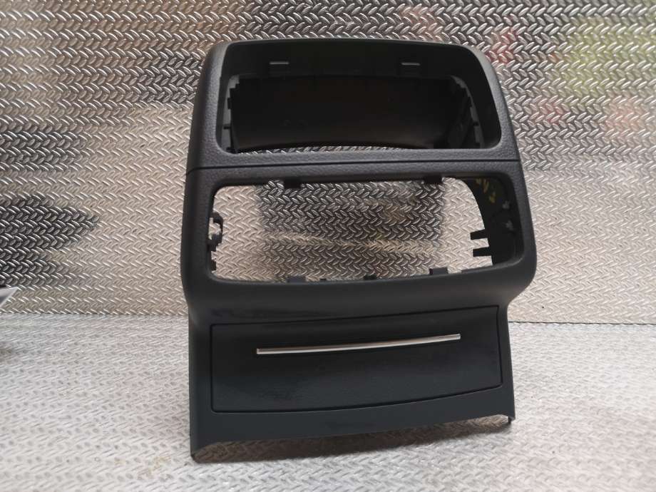 Innredning diverse til Audi A6 2014-2018 (Type IV, Fase 2) (C7) (C7) (AUDI|4G0 864 376 B|)