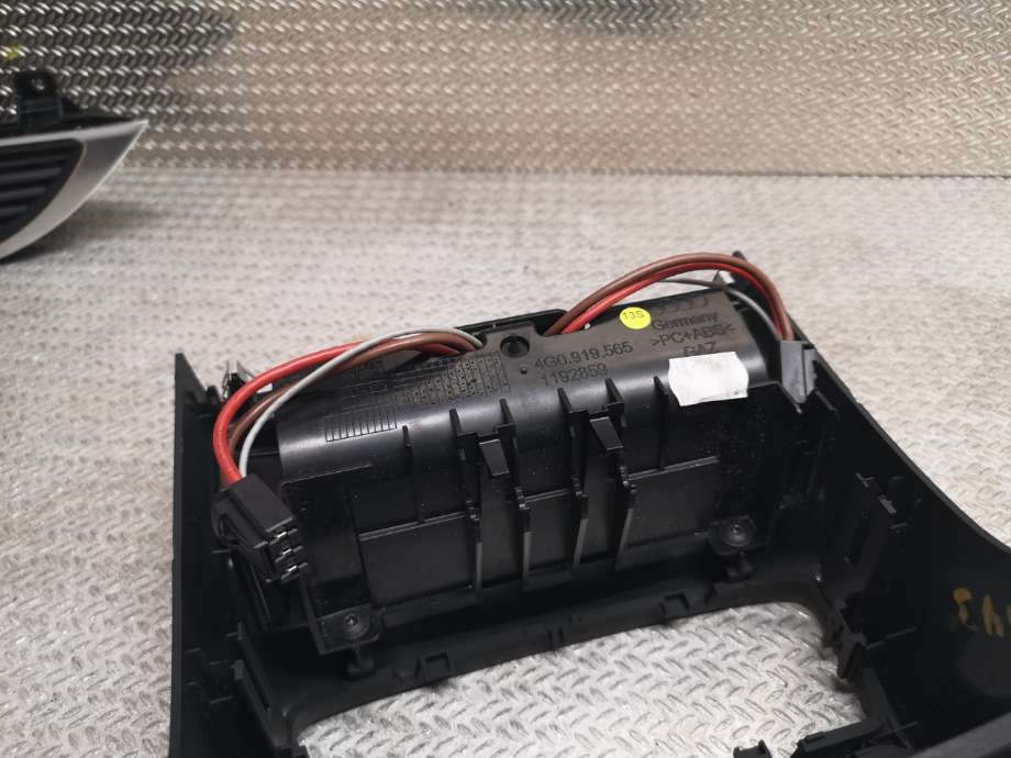 Innredning diverse til Audi A6 2014-2018 (Type IV, Fase 2) (C7) (C7) (AUDI|4G0 864 376 B|)