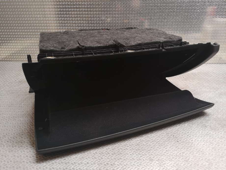 Hanskerom til Audi A6 2014-2018 (Type IV, Fase 2) (C7) (C7) (AUDI|4G8 857 104 B|)