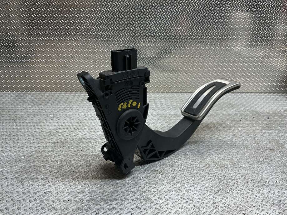 Pedal gass til Audi A6 2014-2018 (Type IV, Fase 2) (C7) (C7) (AUDI|8K1 723 523 A||6PV 009 505 28)