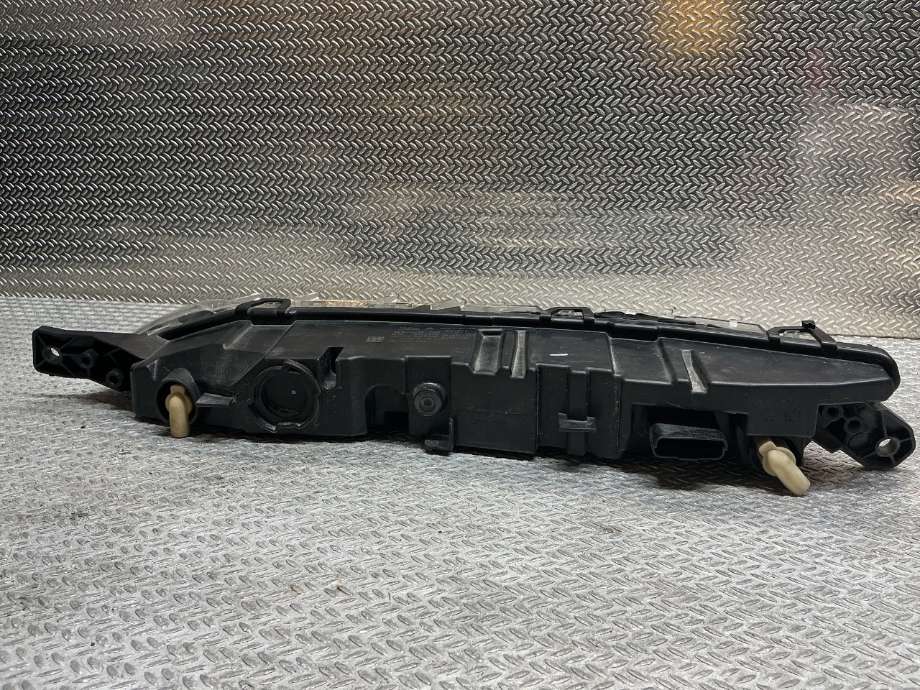 Frontlykt høyre halogen til Citroën C4, Picasso 2013-2018 (Type II)  (CITROEN|98 167 147 80|98 226 531 80|)