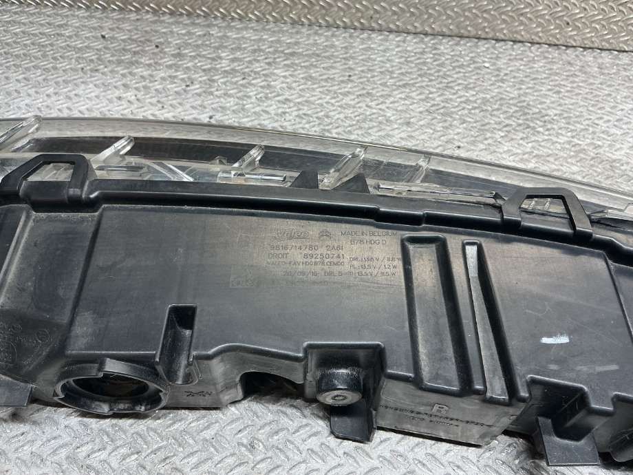 Frontlykt høyre halogen til Citroën C4, Picasso 2013-2018 (Type II)  (CITROEN|98 167 147 80|98 226 531 80|)