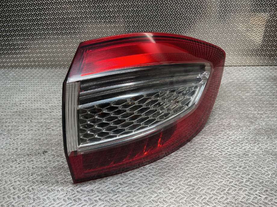 Baklykt høyre til Ford Mondeo, 2011-2014 (Type IV, Fase 2)  (FORD|BS71-13404-BD)