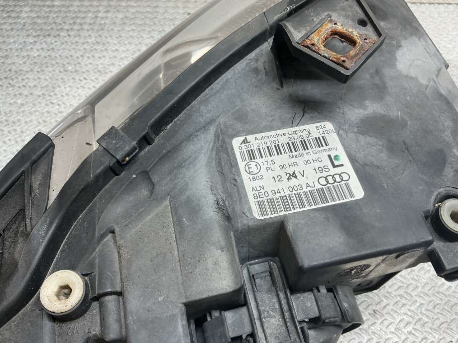 Frontlykt venstre halogen til Audi A4 2004-2008 (Type III) (B7) (B7) (AUDI|8E0 941 003 AJ|)