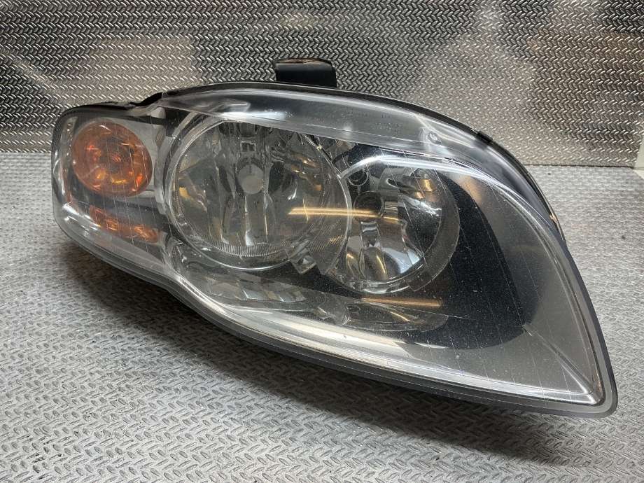 Frontlykt høyre halogen til Audi A4 2004-2008 (Type III) (B7) (B7) (AUDI|8E0 941 004 AJ|)