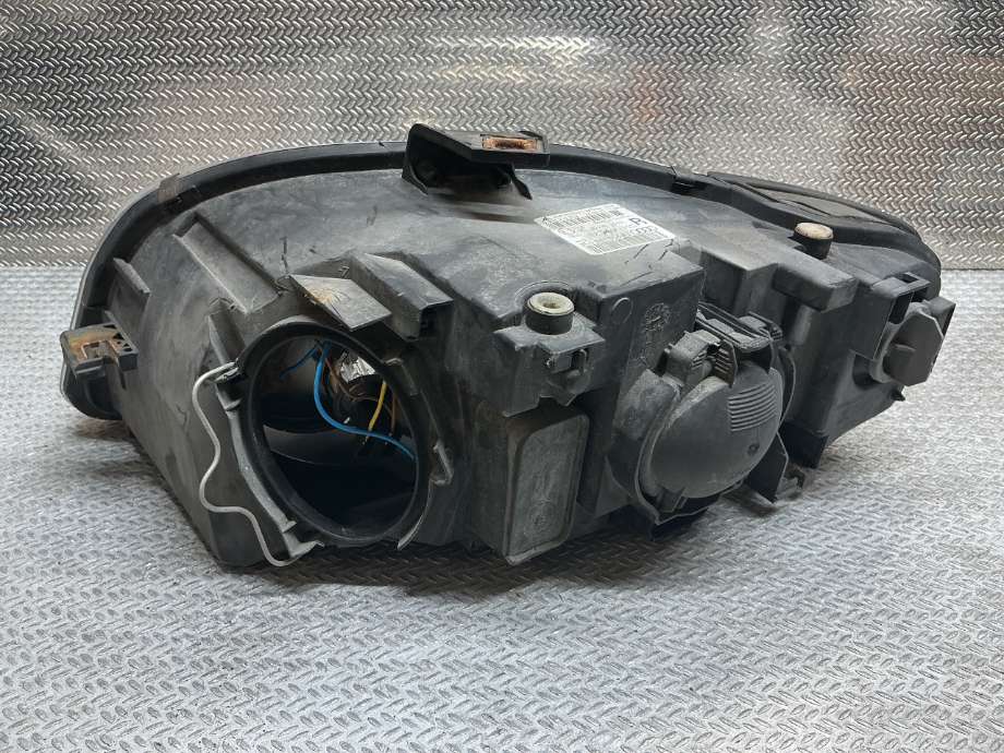 Frontlykt høyre halogen til Audi A4 2004-2008 (Type III) (B7) (B7) (AUDI|8E0 941 004 AJ|)