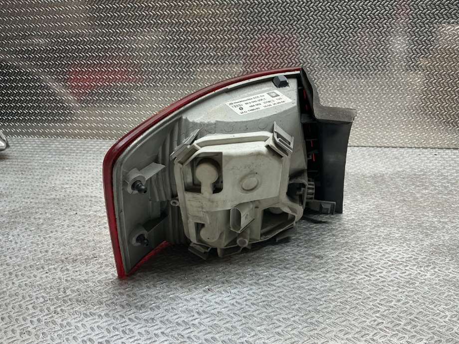 Baklykt høyre til Audi A4 2004-2008 (Type III) (B7) (B7) (AUDI|8E9 945 096 E|)