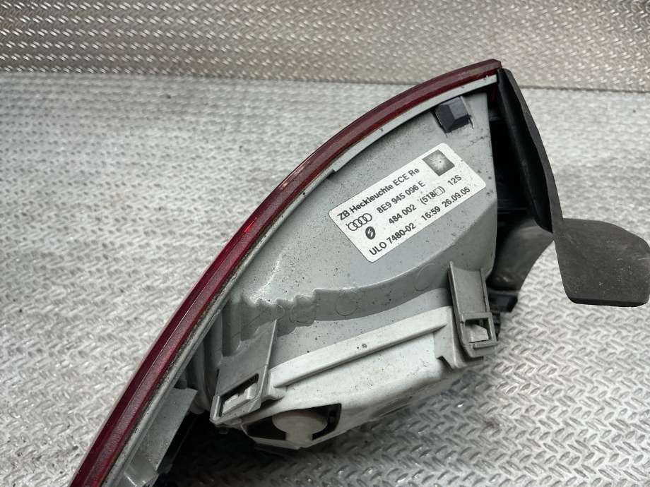 Baklykt høyre til Audi A4 2004-2008 (Type III) (B7) (B7) (AUDI|8E9 945 096 E|)