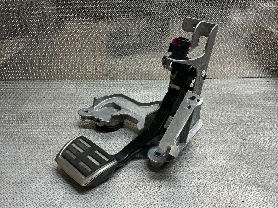 Pedal gass/brems/clutch til Audi A6, 2014-2018 (Type IV, Fase 2) (C7) (C7) (AUDI|4H1 723 140 C)