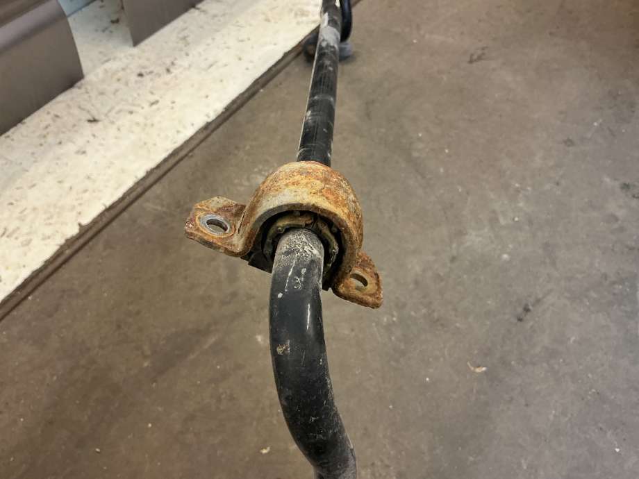 Stabilisatorstag bak til Audi A6 2014-2018 (Type IV, Fase 2) (C7) (C7) (AUDI|4G0 511 305 L|)