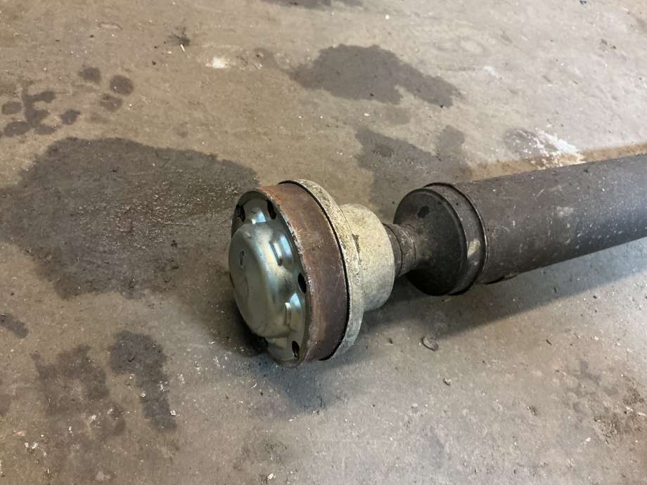 Mellomaksel bakre til VW Transporter / Caravelle 2015-2019 (T6) (T6) (VOLKSWAGEN|7E3 521 102 G|7E0 521 101 C|)