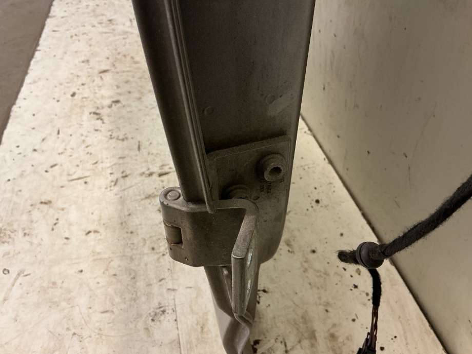 Hengsler til VW Transporter / Caravelle, 2015-2019 (T6) (T6) (VOLKSWAGEN|7J7 841 511)