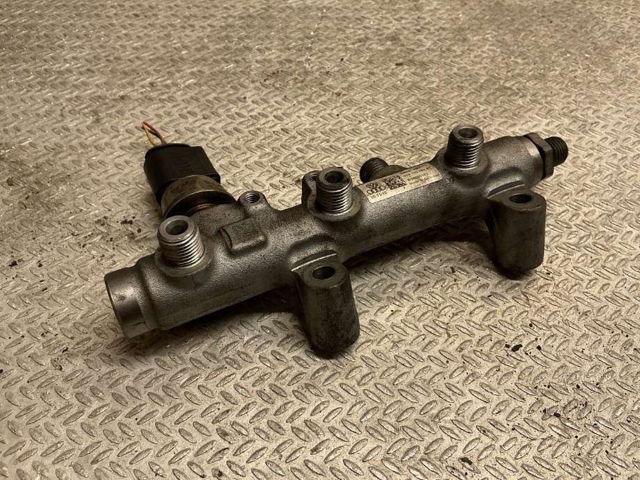 Dyseskinne (fuelrail) til Audi A6 2014-2018 (Type IV, Fase 2) (C7) (C7) (AUDI|059 130 089 BT|)