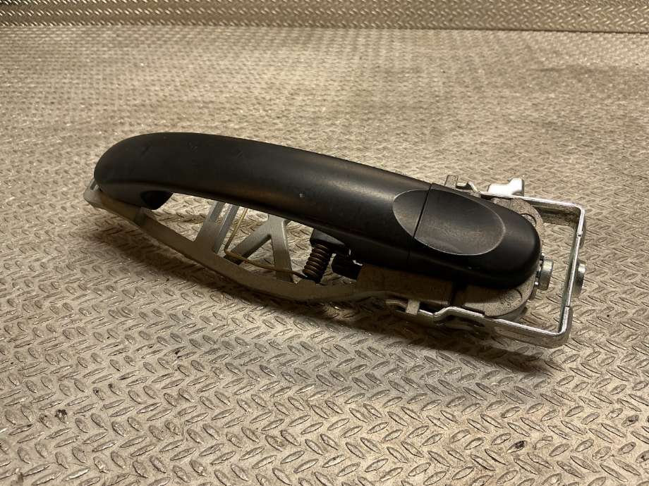 Dørhåndtak utv høyre foran til VW Transporter / Caravelle 2015-2019 (T6) (T6) (VOLKSWAGEN|7H0 837 205 D|)