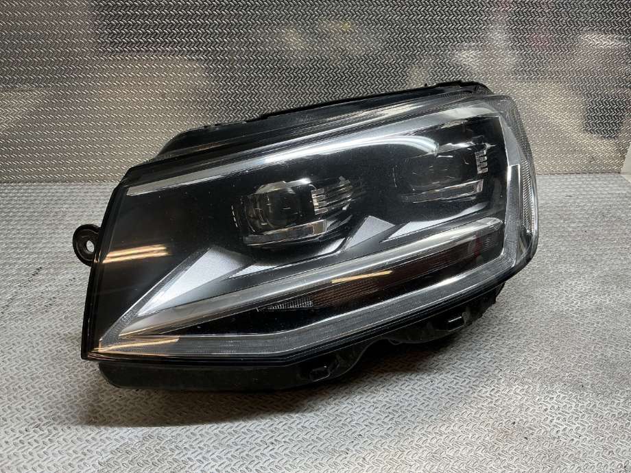 Frontlykt venstre halogen til VW Transporter / Caravelle, 2015-2019 (T6) (T6) (VOLKSWAGEN|7E1 941 773)