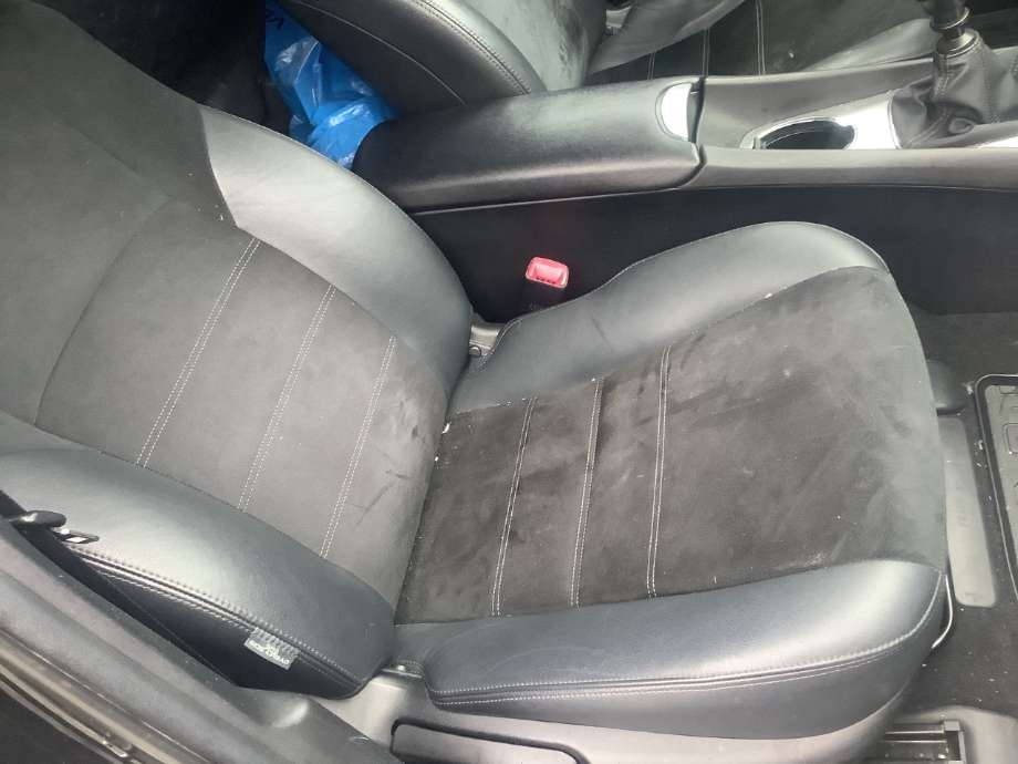 Sete foran høyre til Toyota Avensis, 2009-2015 (Type III, Fase 1) (TOYOTA|)
