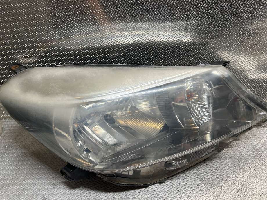 Frontlykt høyre halogen til Toyota Yaris 2012-2014 (Type III, Fase 1) (TOYOTA|811300D450|)