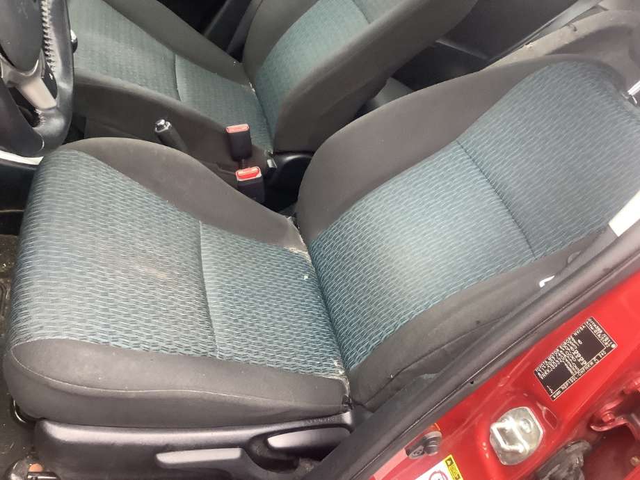 Sete foran venstre til Toyota Yaris, 2012-2014 (Type III, Fase 1)  (TOYOTA|)