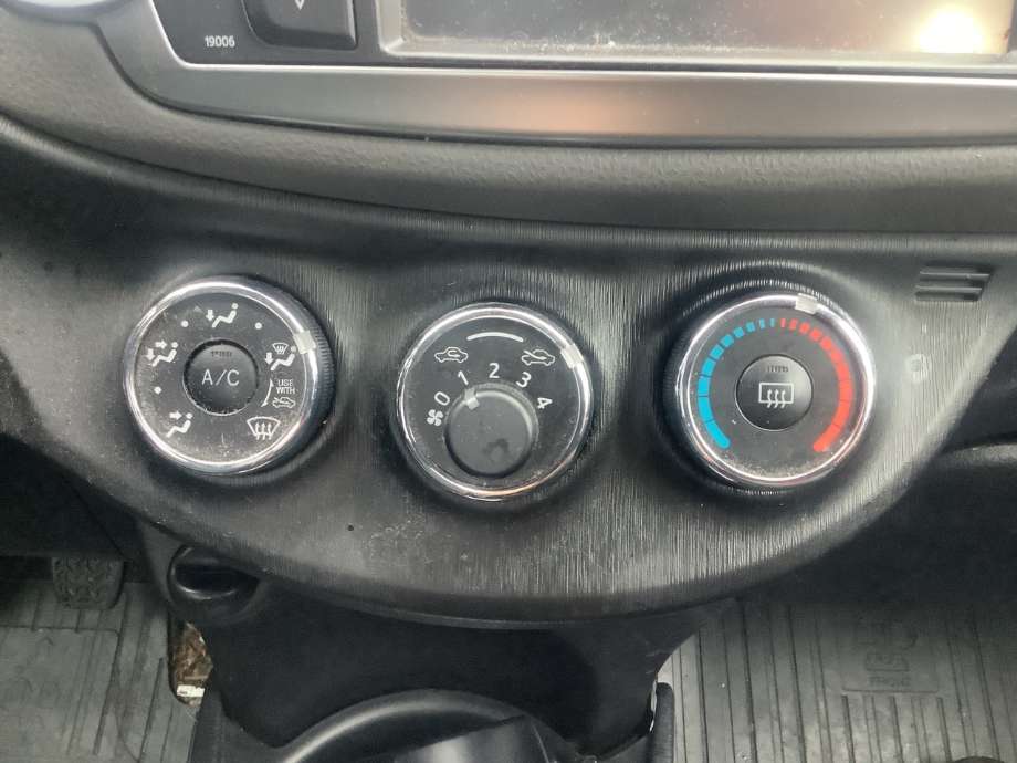 Varmeapparat betjening til Toyota Yaris, 2012-2014 (Type III, Fase 1)  (TOYOTA|)
