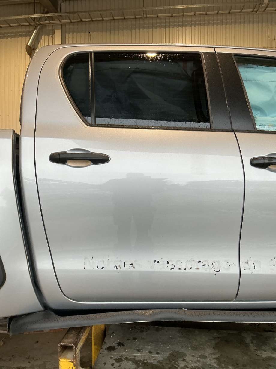 Dør høyre bak til Toyota Hilux, 2020-->> (TOYOTA|)