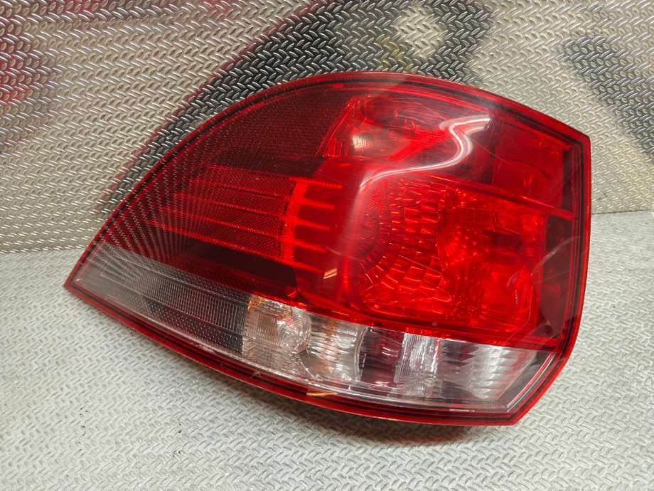 Baklykt venstre til VW Golf VI 2008-2012  (VOLKSWAGEN|1K9 945 095 H|)