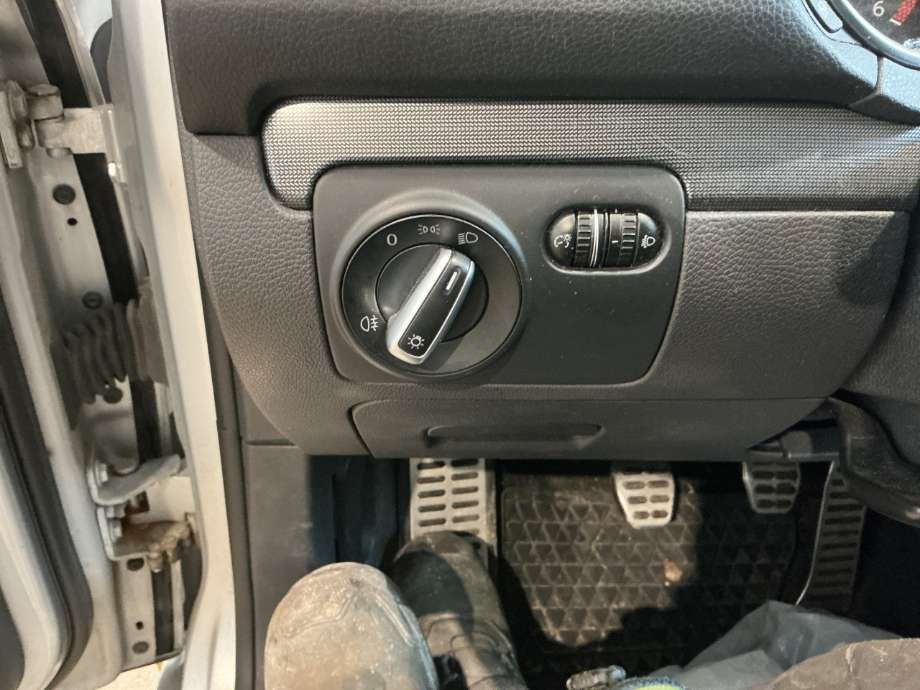 Bryter lys til VW Golf VI, 2008-2012  (VOLKSWAGEN|)