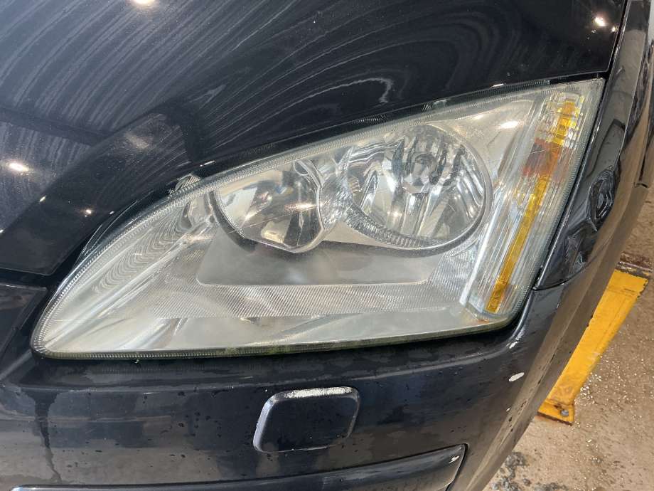 Frontlykt venstre halogen til Ford Focus, 2004-2007 (Type II, Fase 1) (FORD|)
