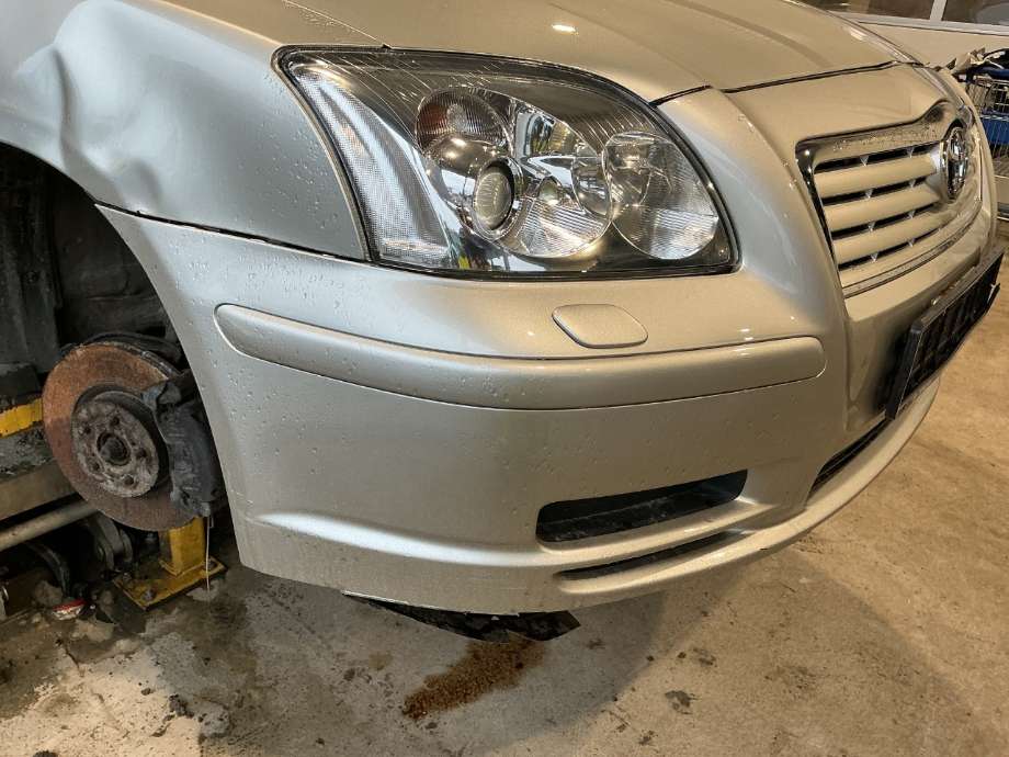Støtfanger foran til Toyota Avensis 2003-2008 (Type II) (TOYOTA|)